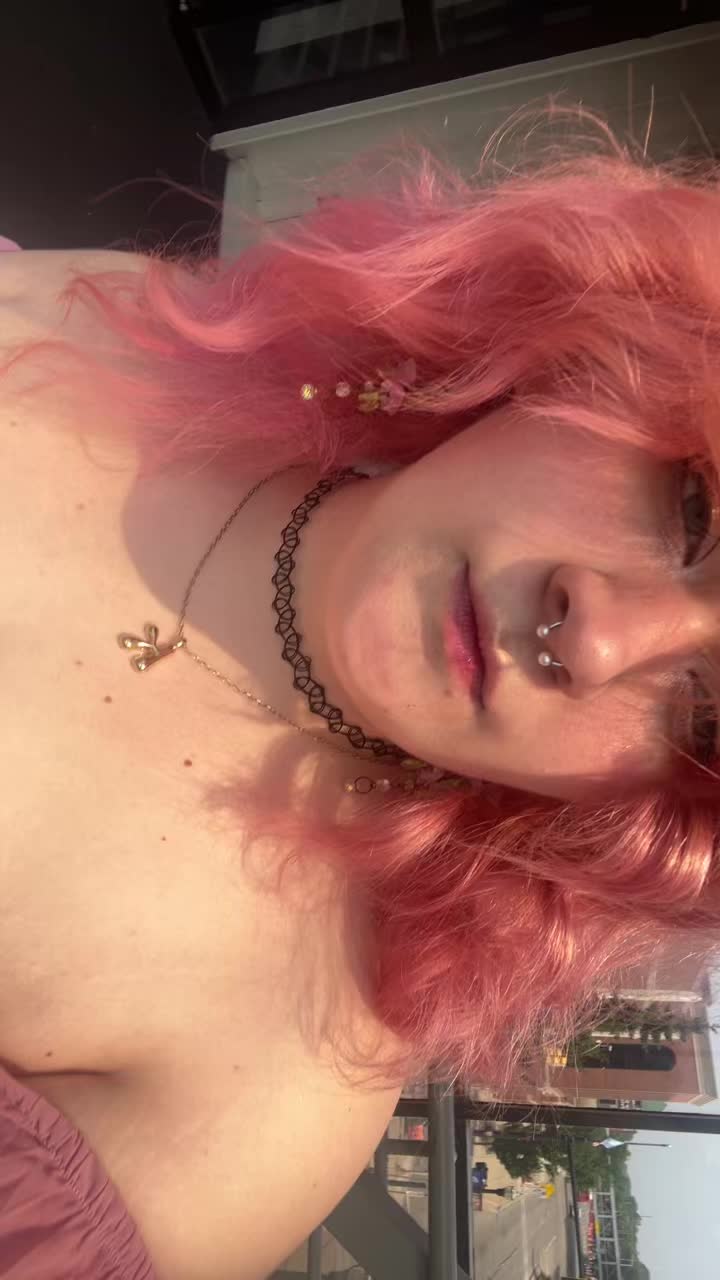 @𝓕𝓾𝔃𝔃𝔂 <3