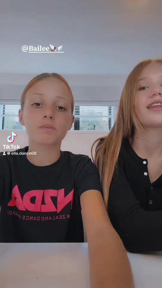 @Ellaspammmm🦄