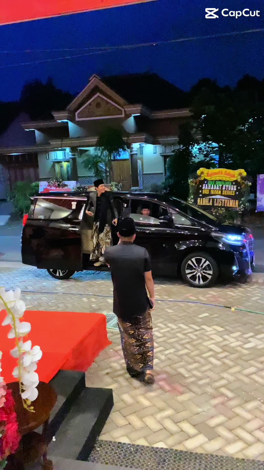 @Gus Iqdam Series Store Pusat