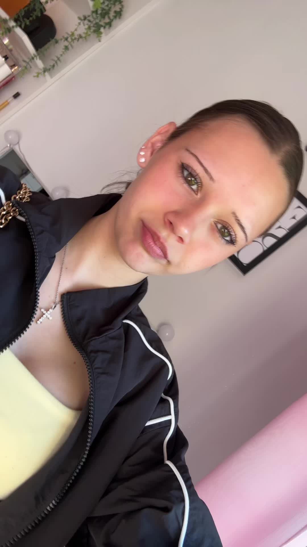 @𝔸𝕟𝕟𝕚𝕜𝕒 🥀