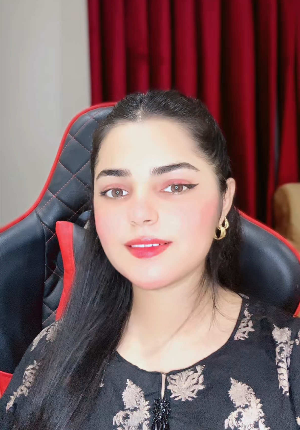 @👑 𝑸𝑼𝜠𝜠𝑵 𝑮 👑