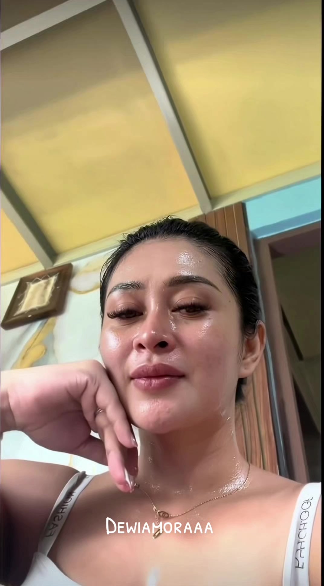@Dewiamoraaa