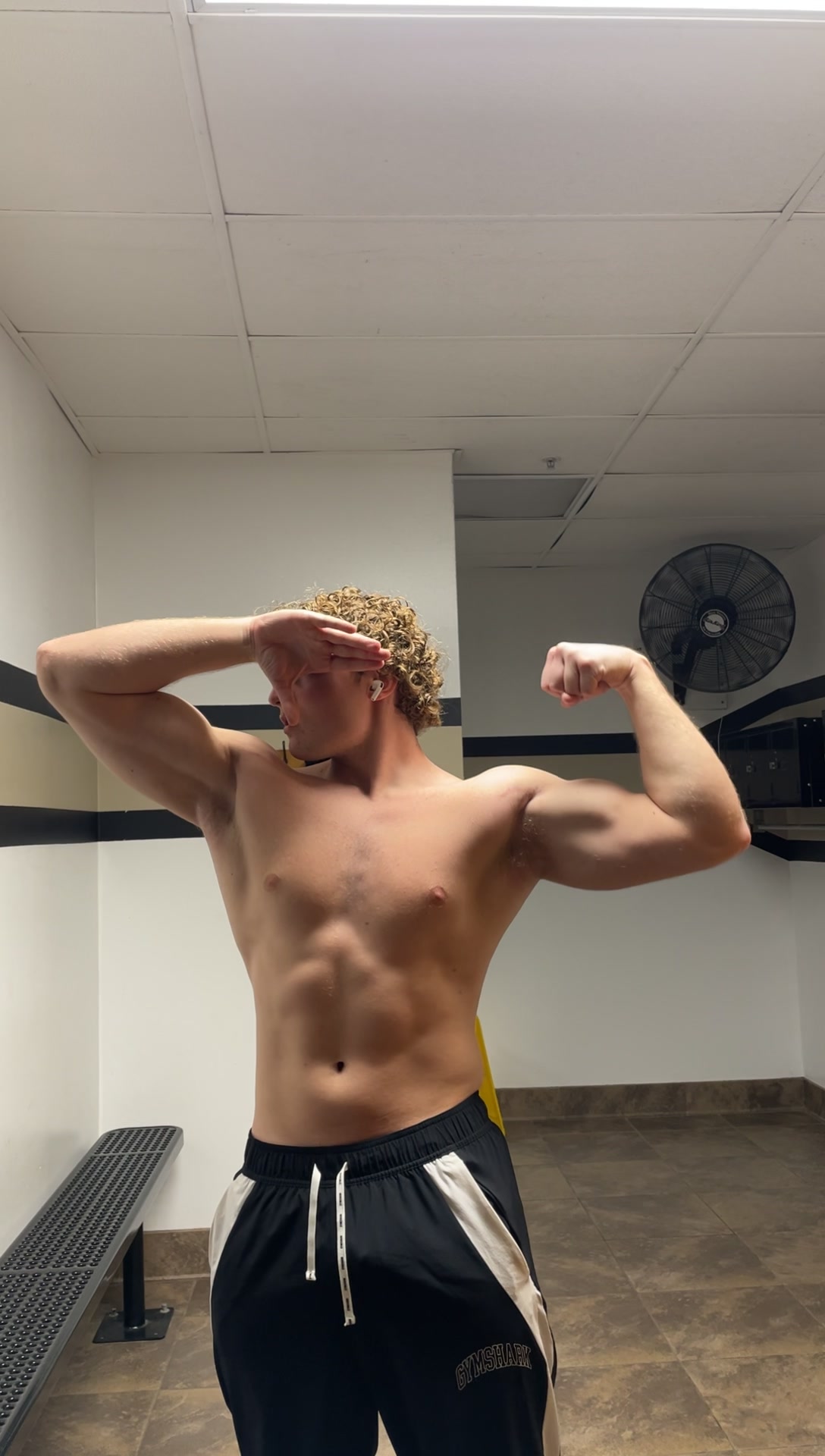 @aaroncombel855