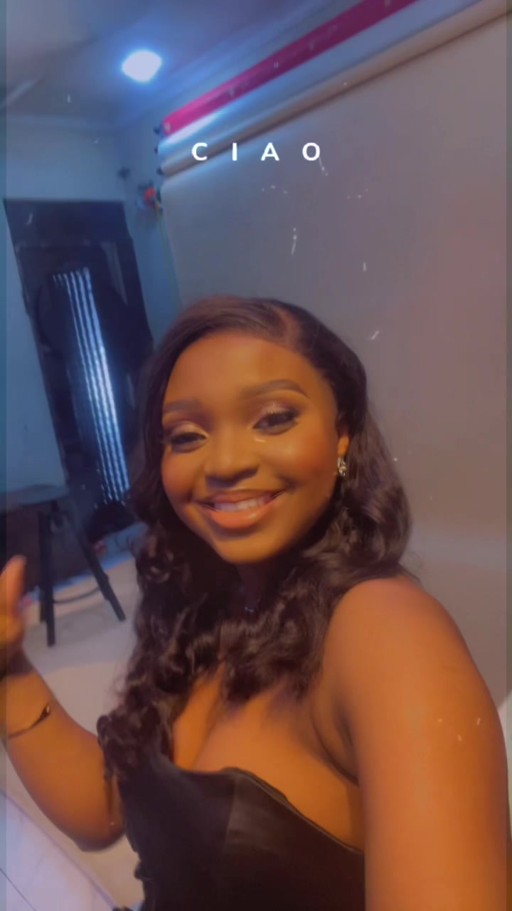 @naomiezola03