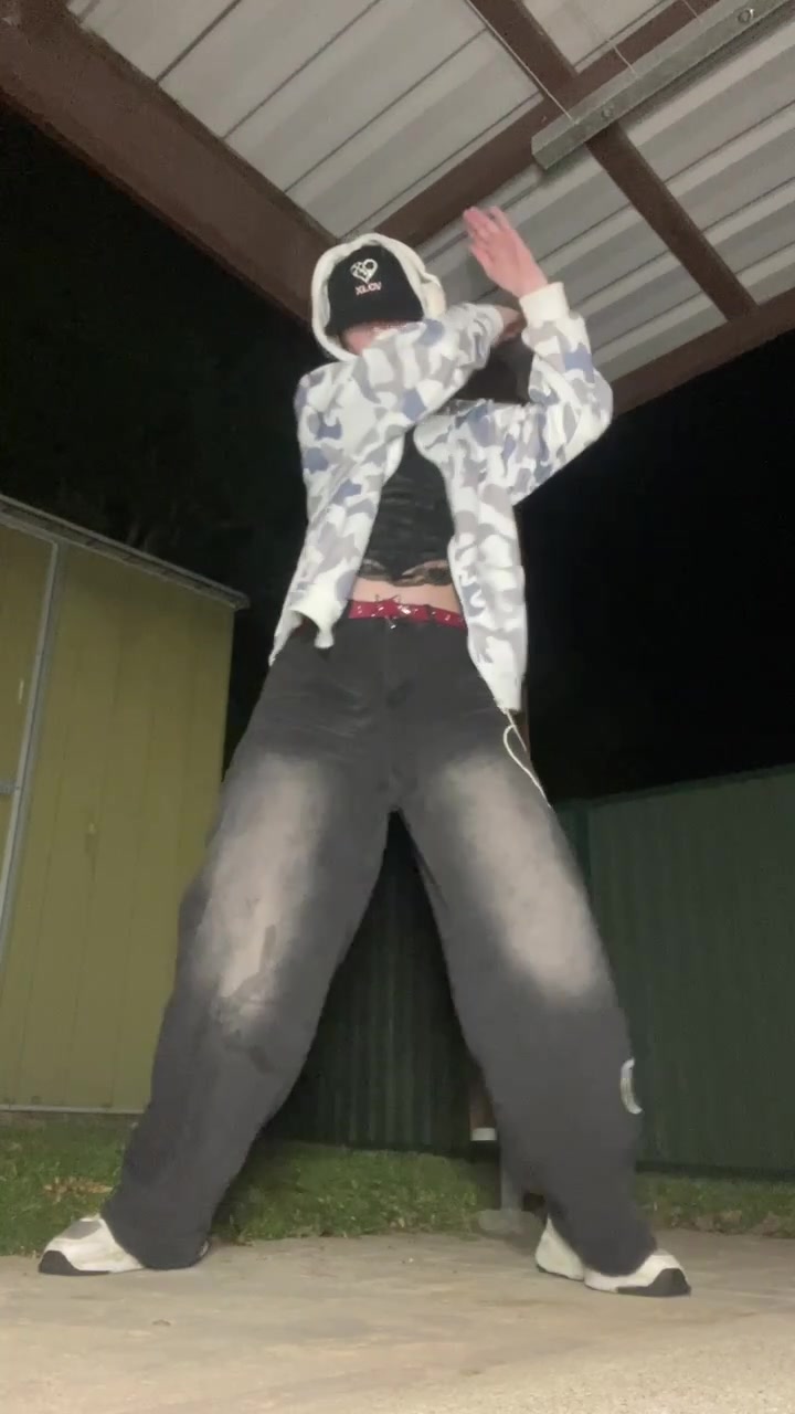 @s7y33