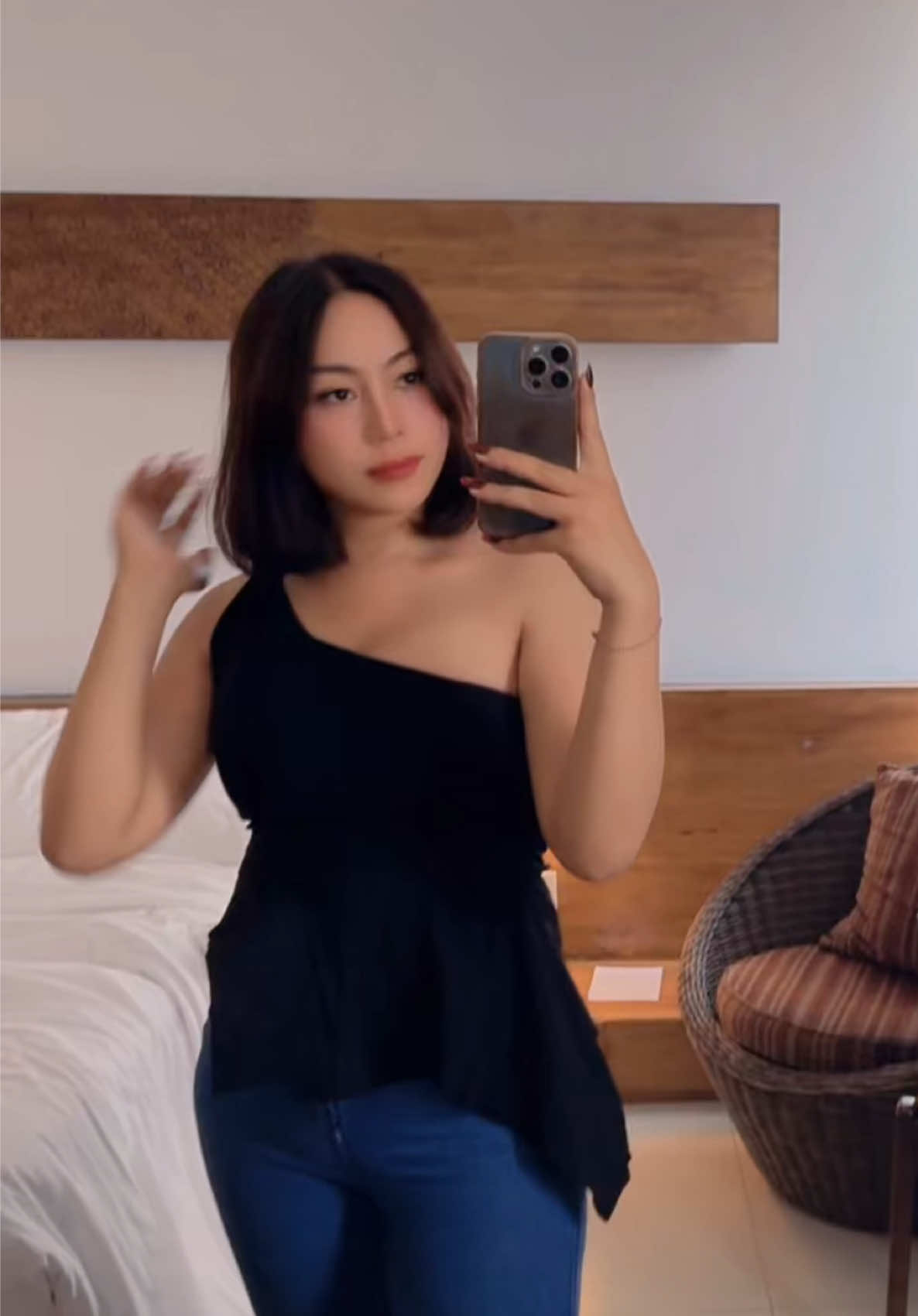 @dhinianabella
