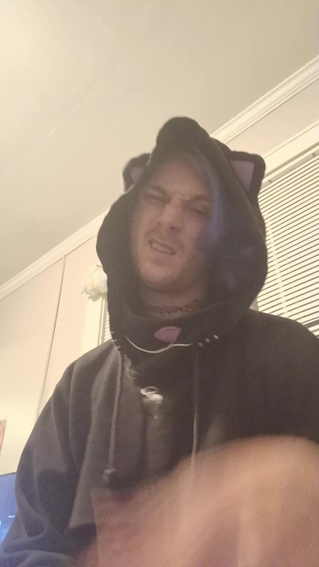 @DumbEmoRainBowBoi