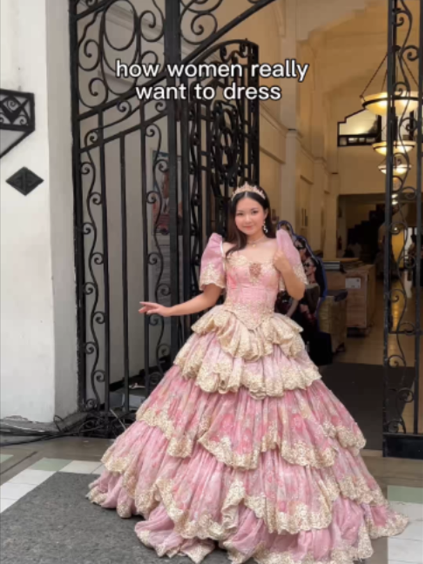 @enchantrail.gowns on IG