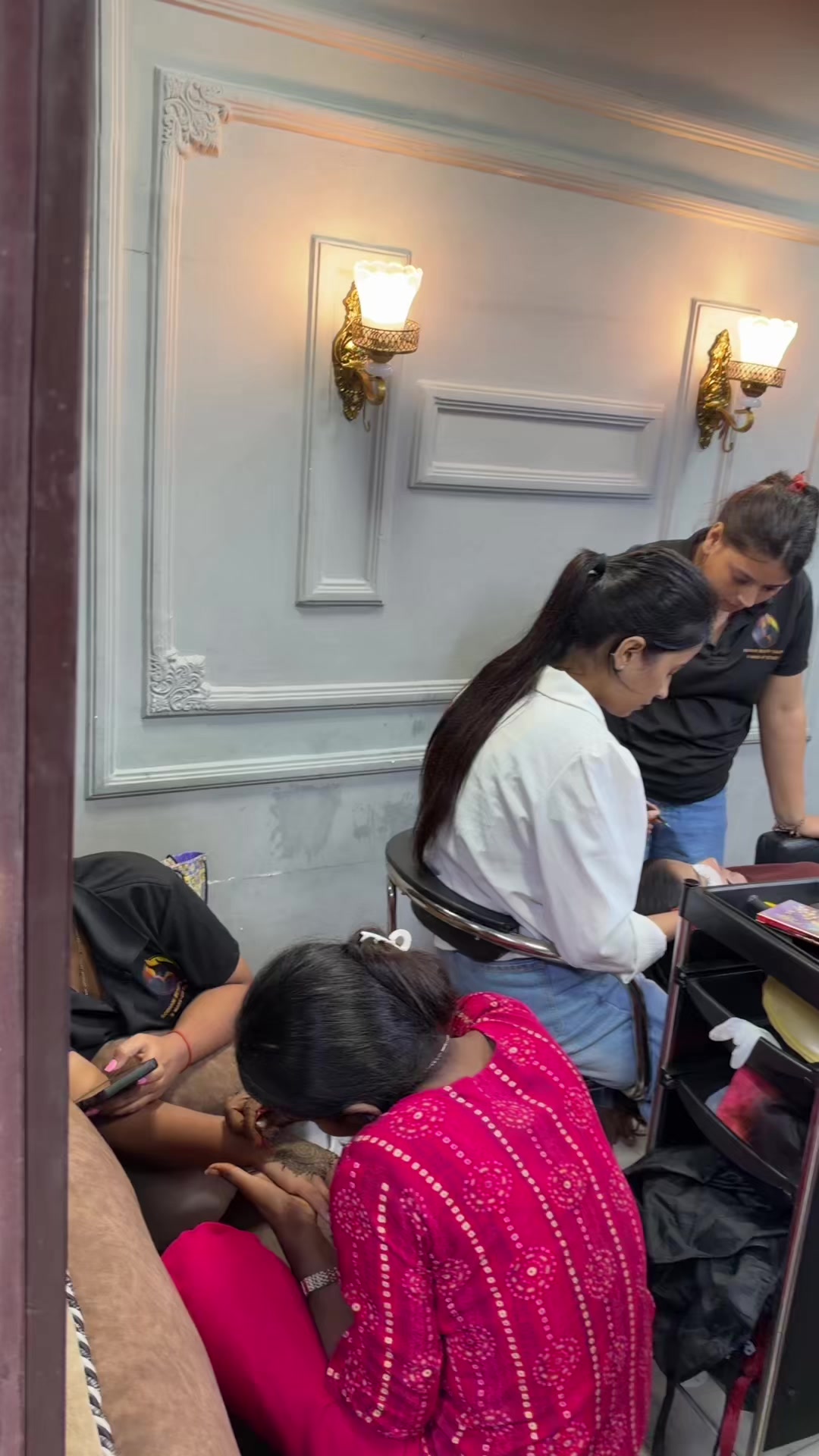 @Roshani beauty salon