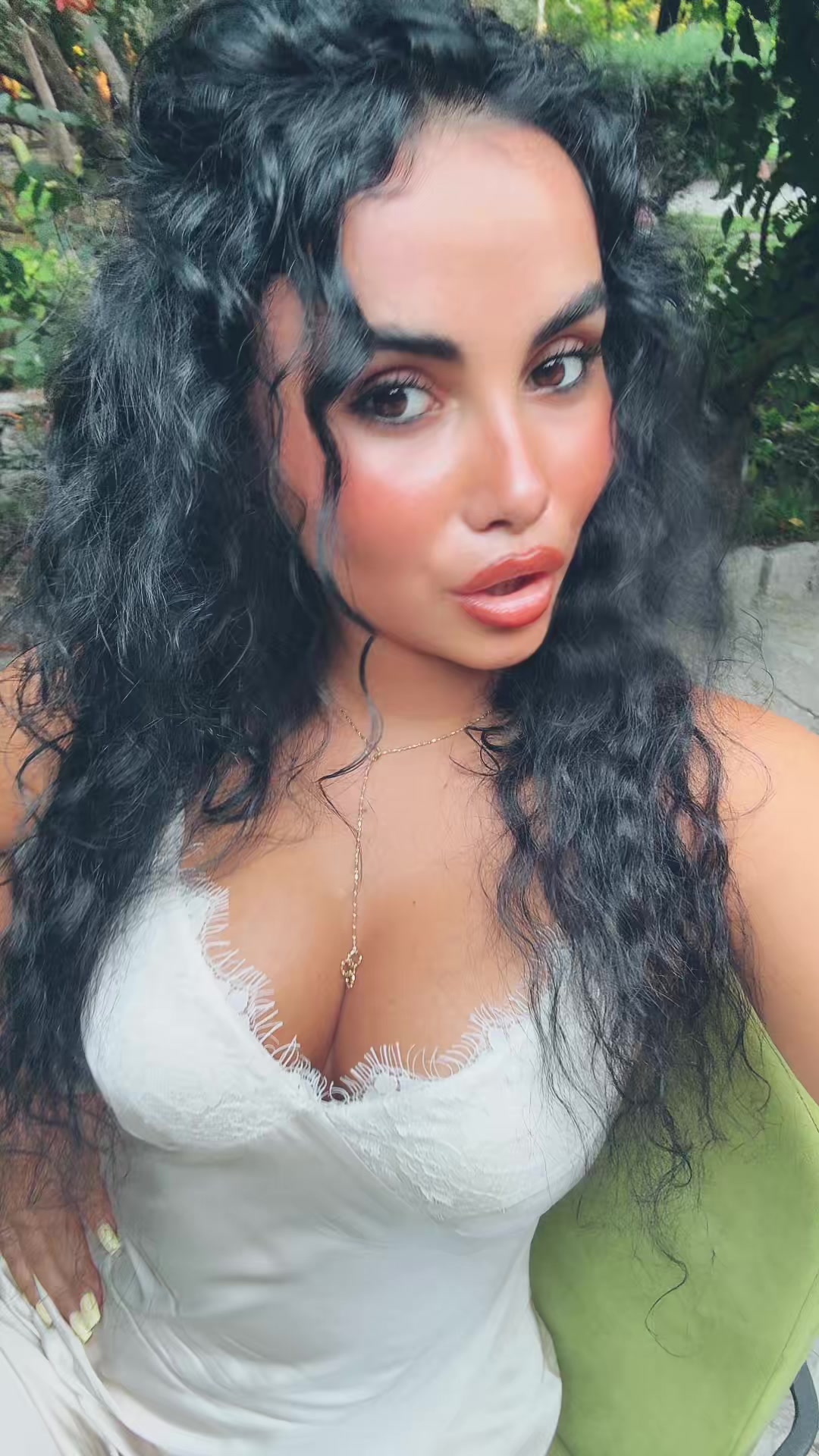 @Mona🥶