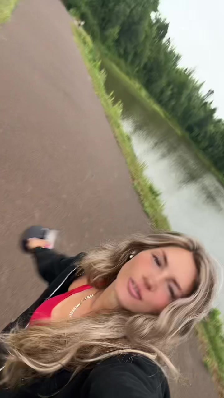 @cryssleb_