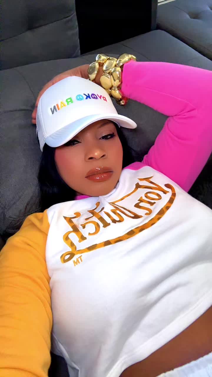 @Shetrendyzapparel