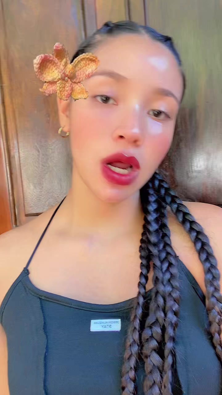 @L u c í A