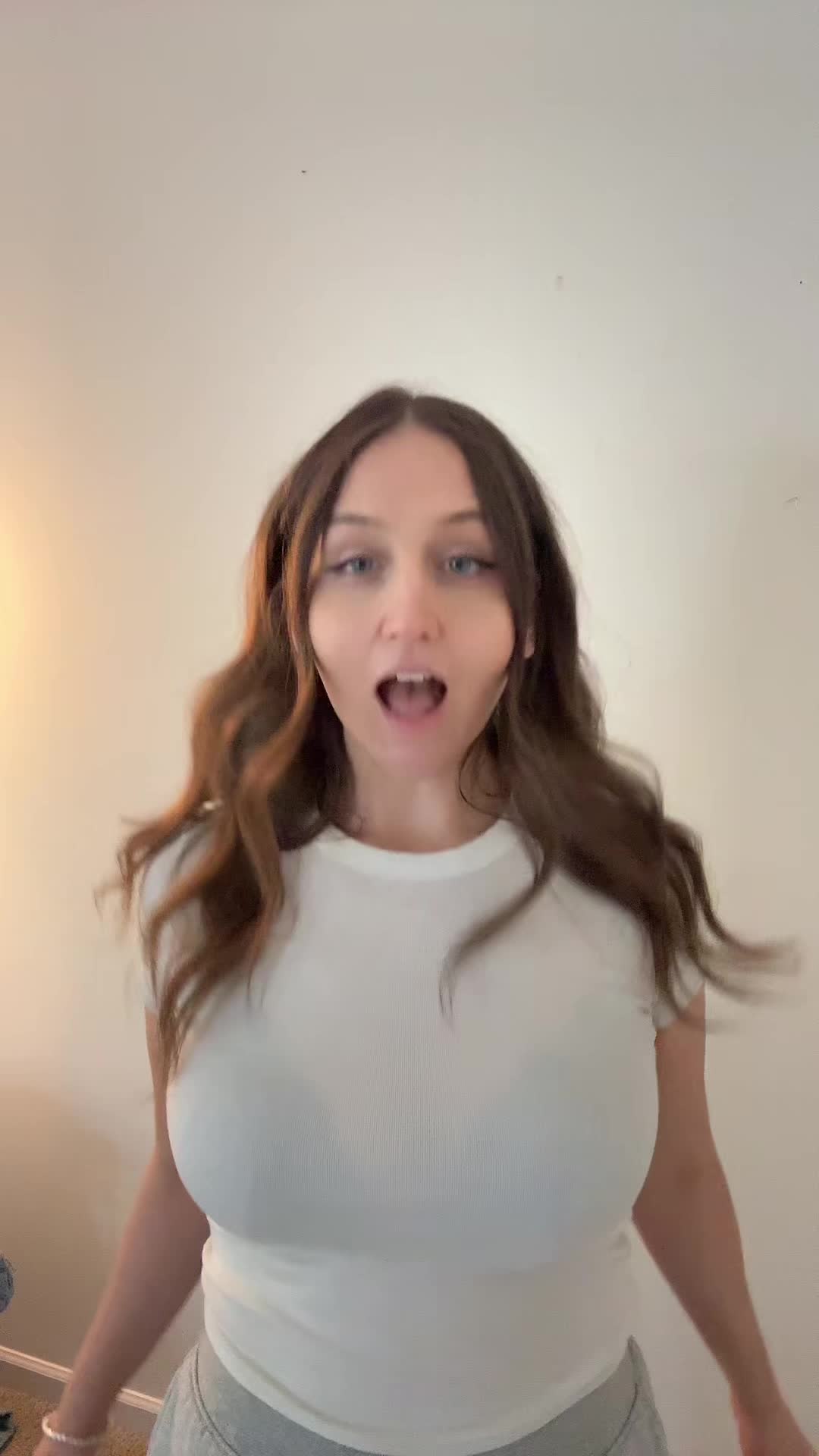 @Ellesquishy