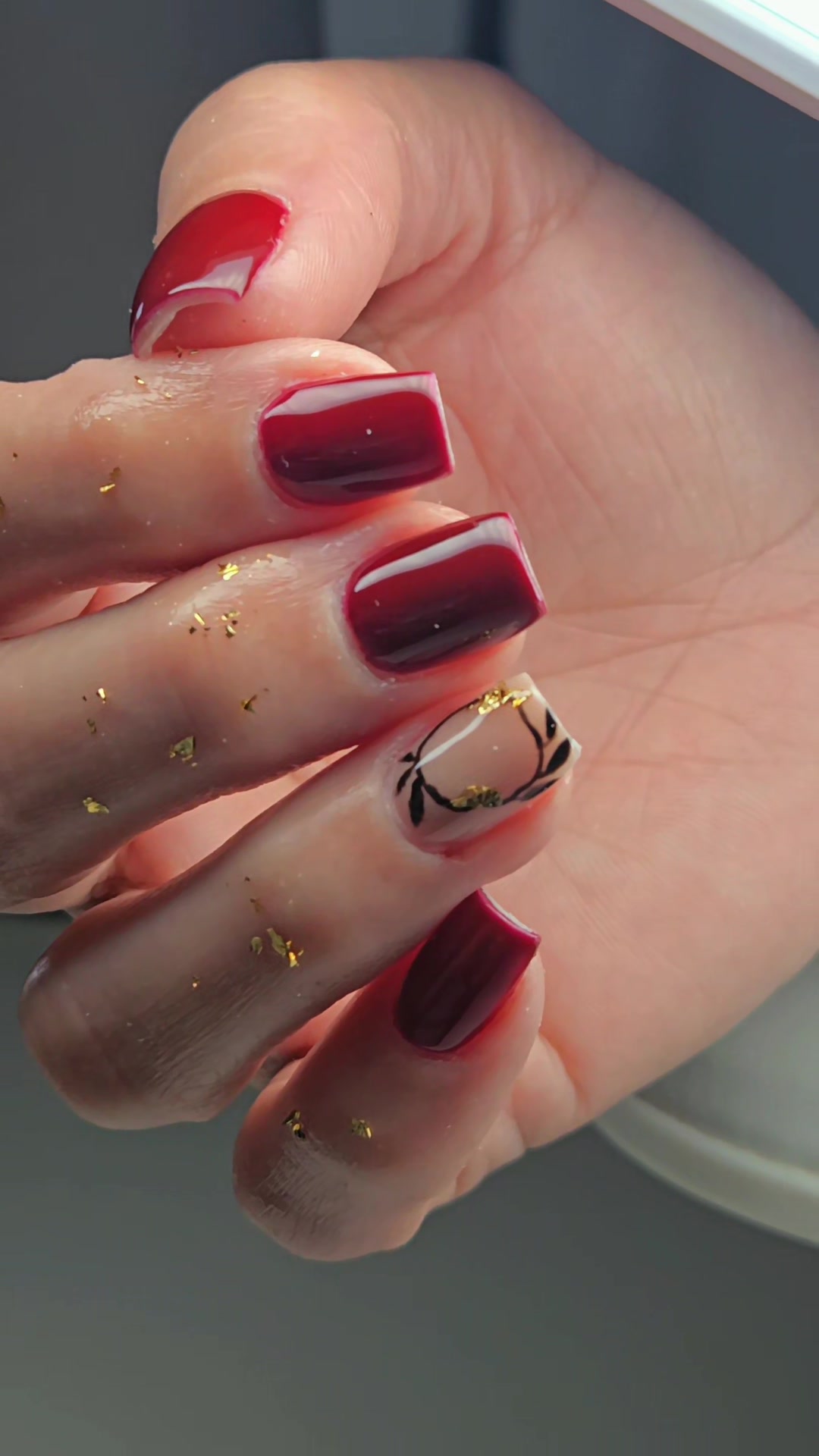@ReinaNails