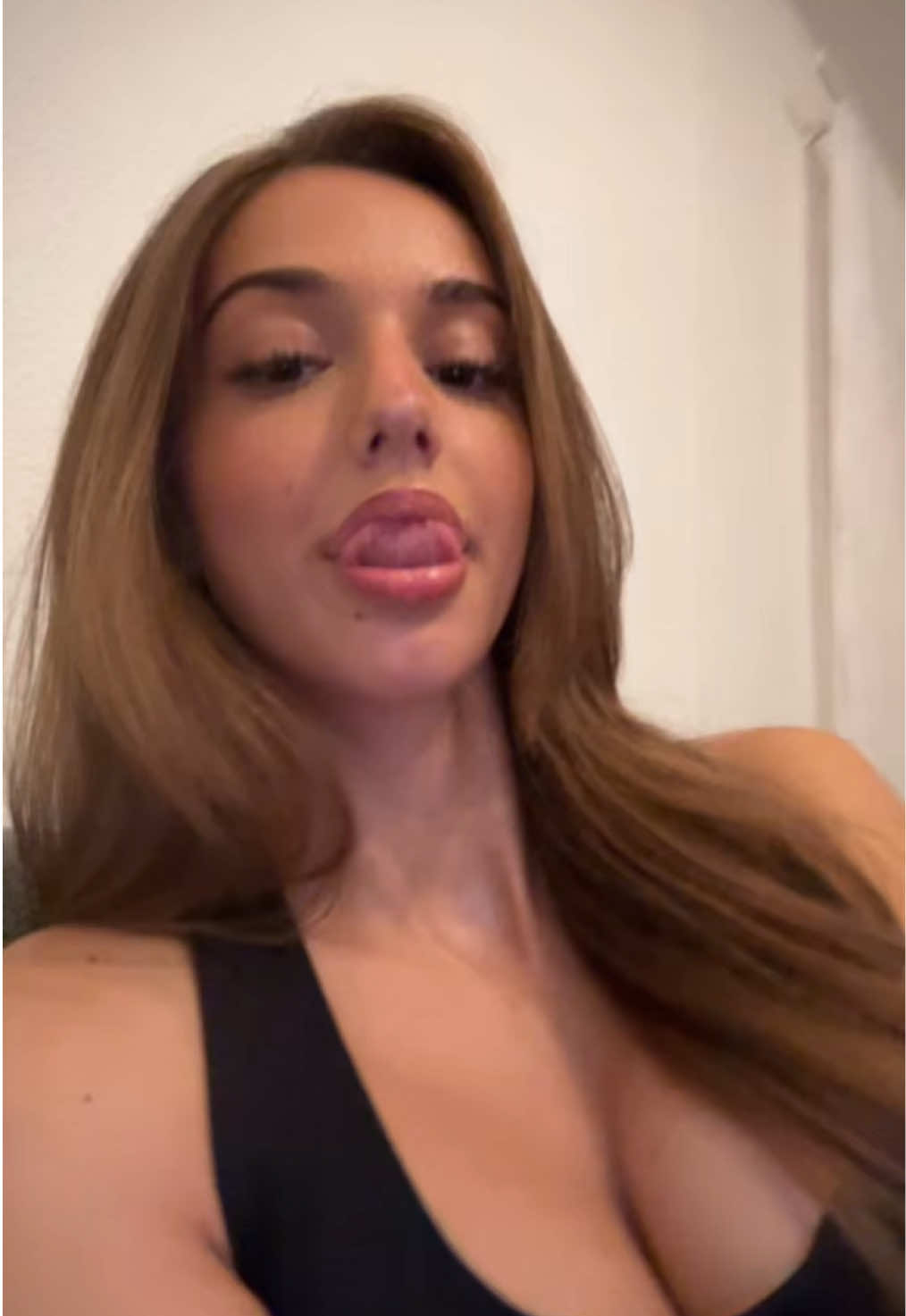 @vjola