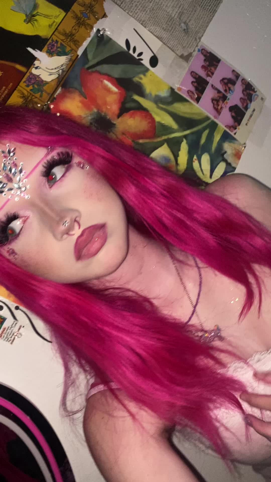 @iloveadriannelenker_