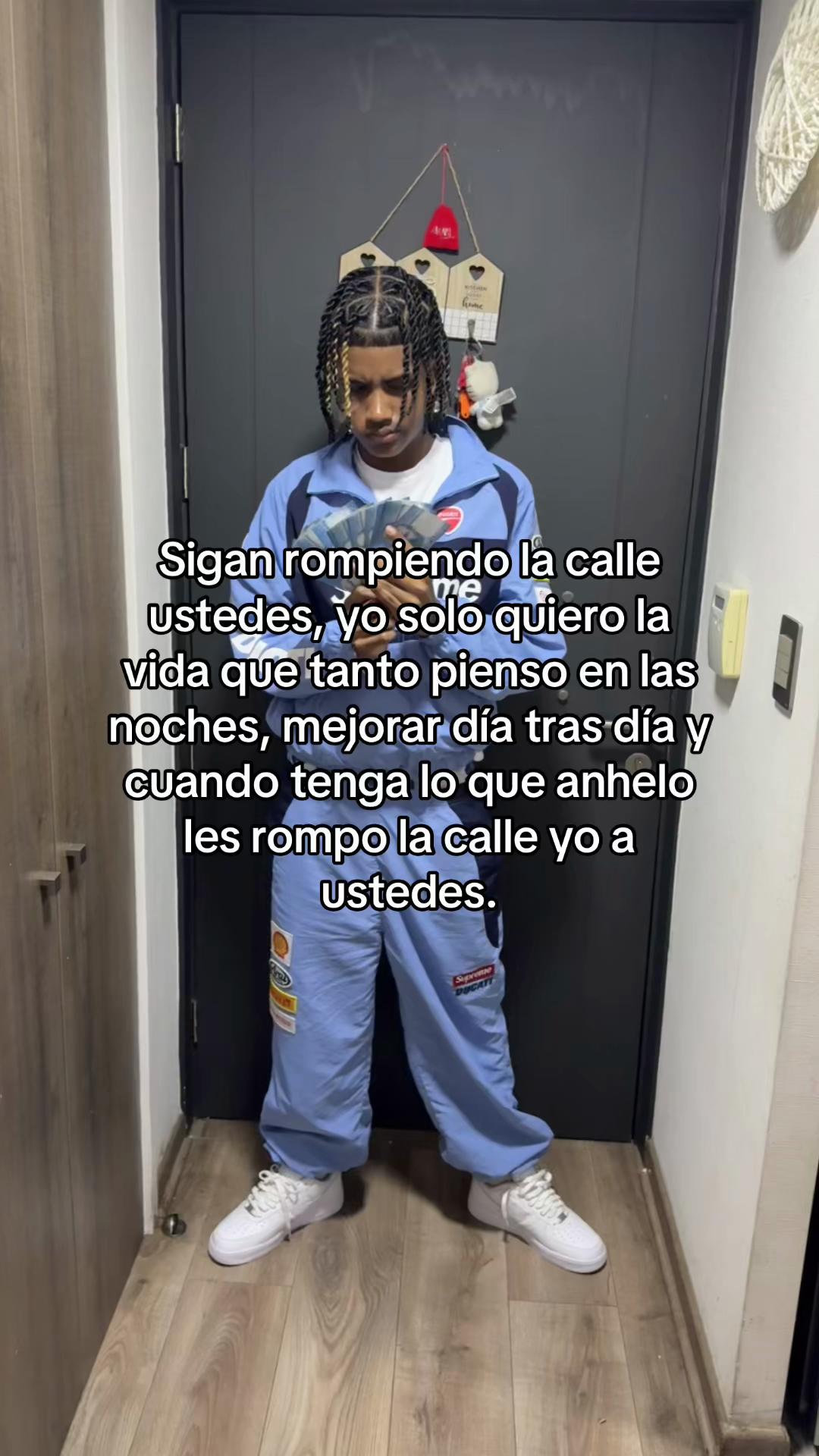 @8TR3Y