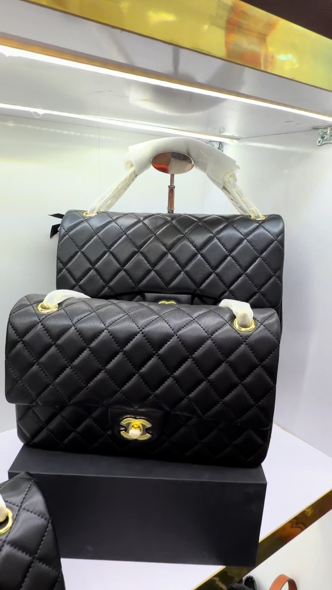 @leo.lux_bags