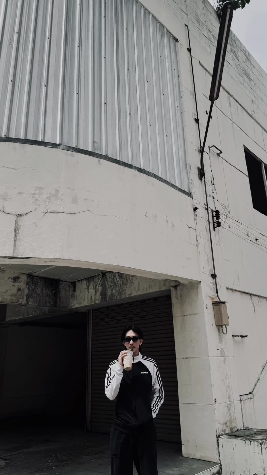 @โม