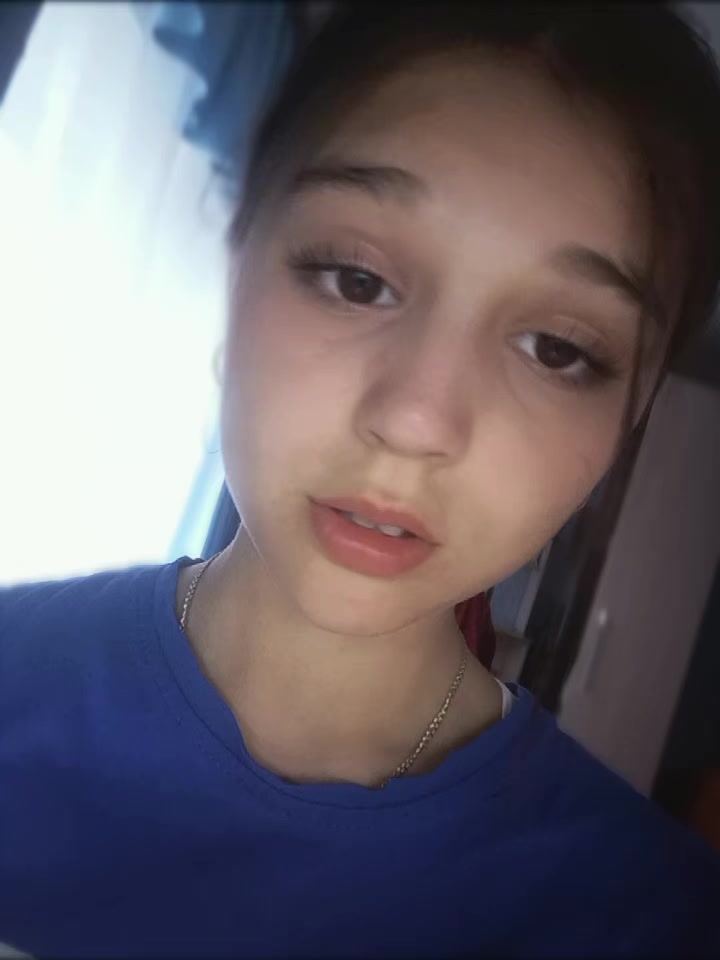 @)