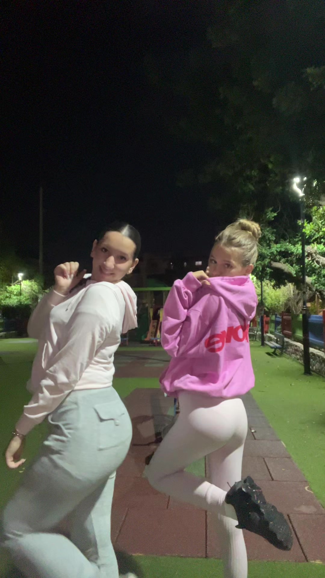 @Bella