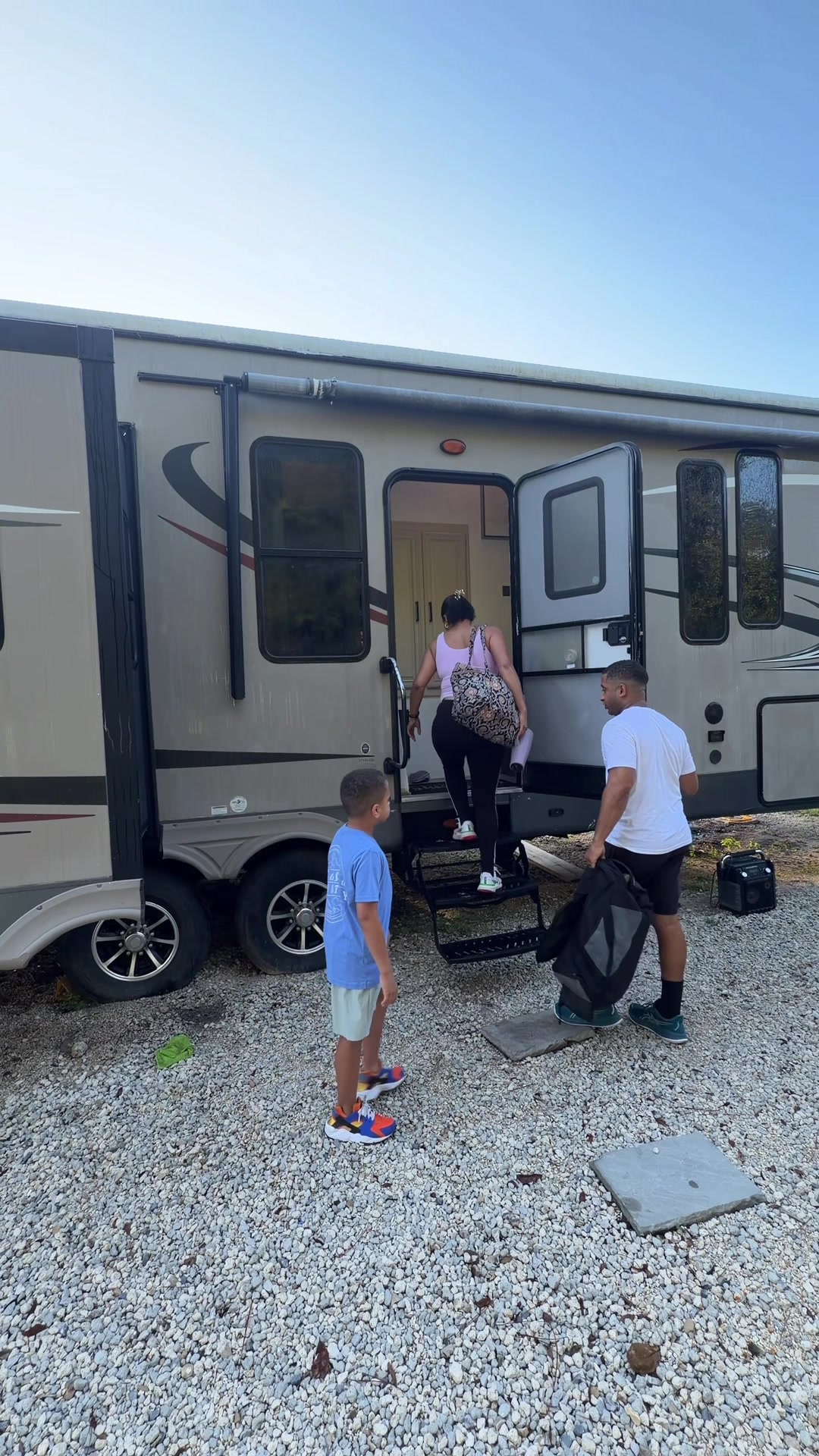 @Yulie| RV living family of 4