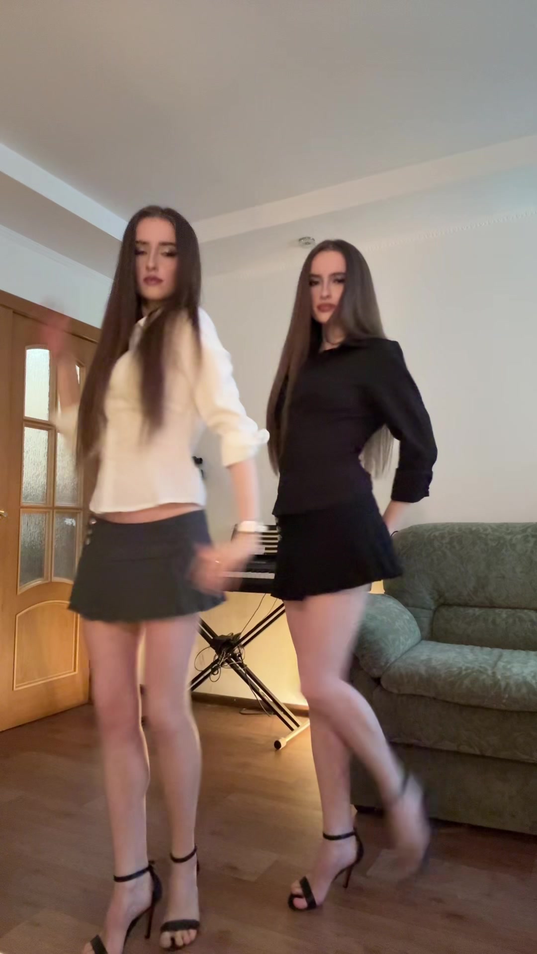 @AlinaandKristinaa