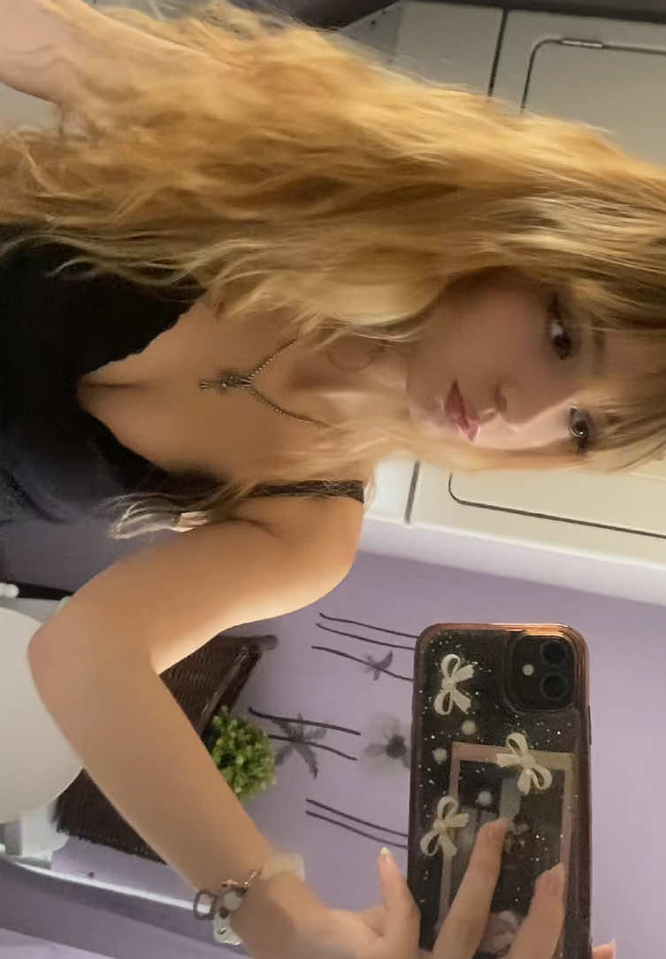 @⋆ 𝐼𝓈𝒶 ⋆