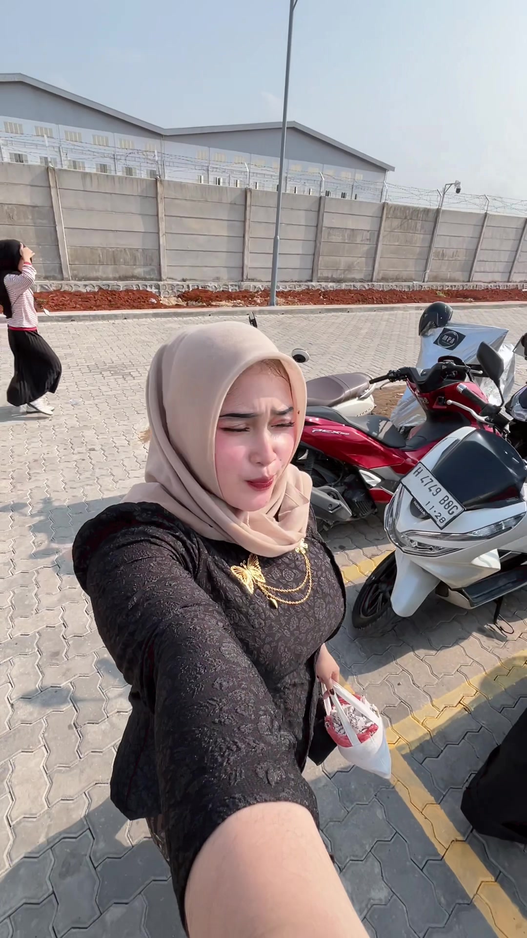@Panggil elin saja