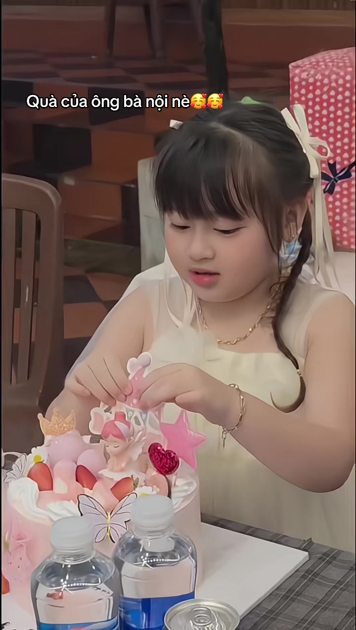 @Ngọc Ngọc- Mẹ 2 c&ocirc;ng ch&uacute;a