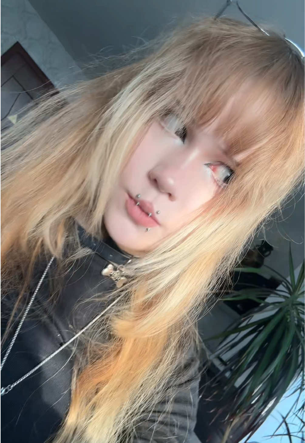 @мила