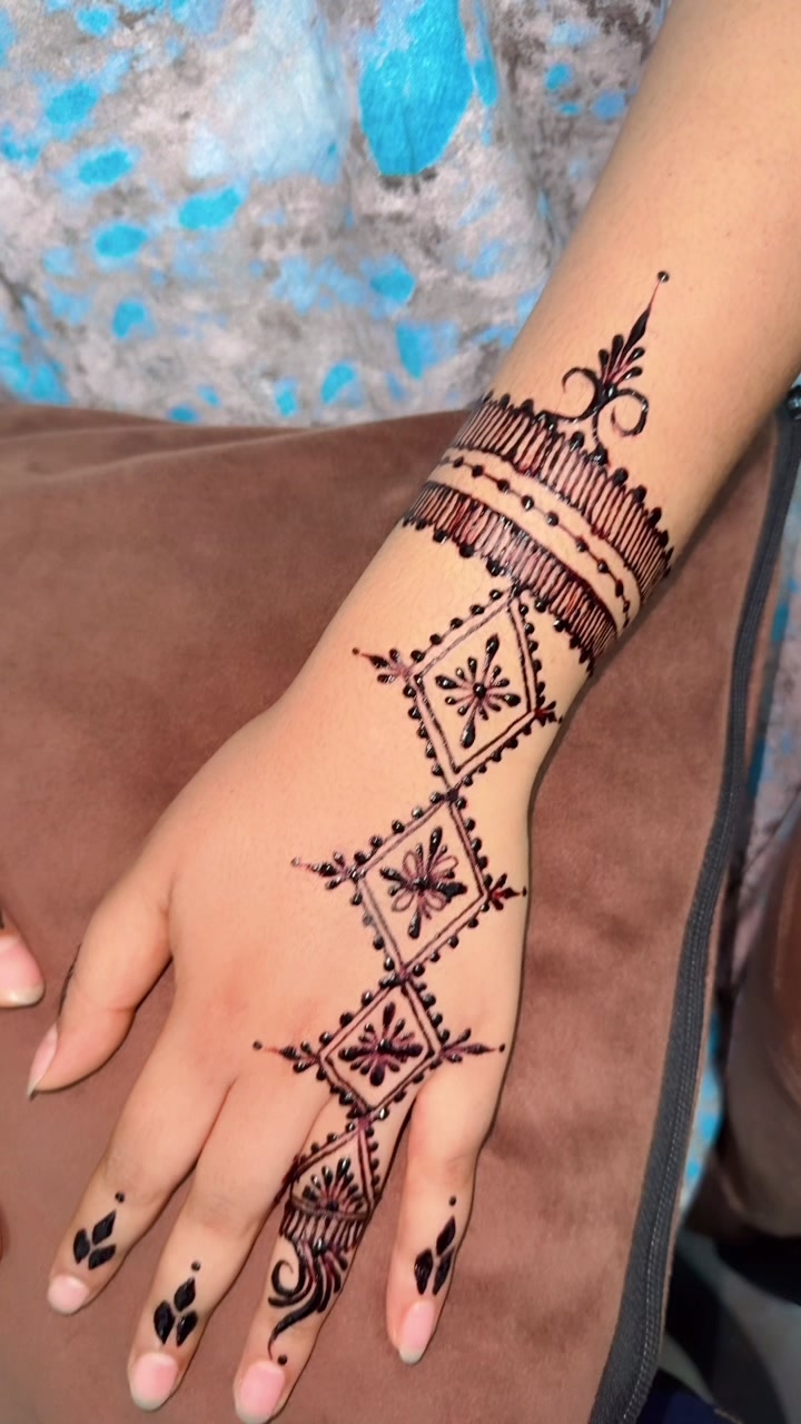 @Hafi henna design &rental dres