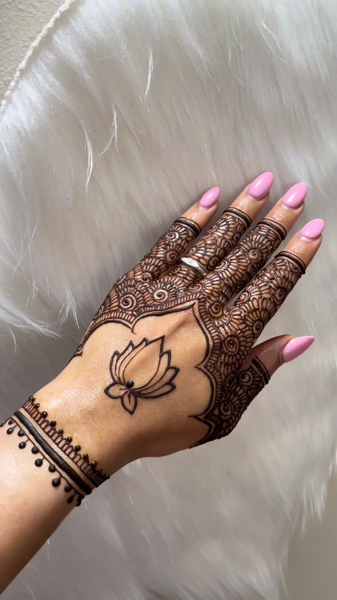 @charmsofmehandi