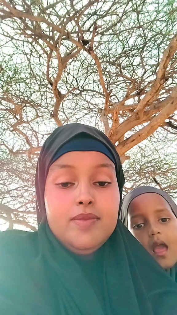 @dhashi reer  ayaanle