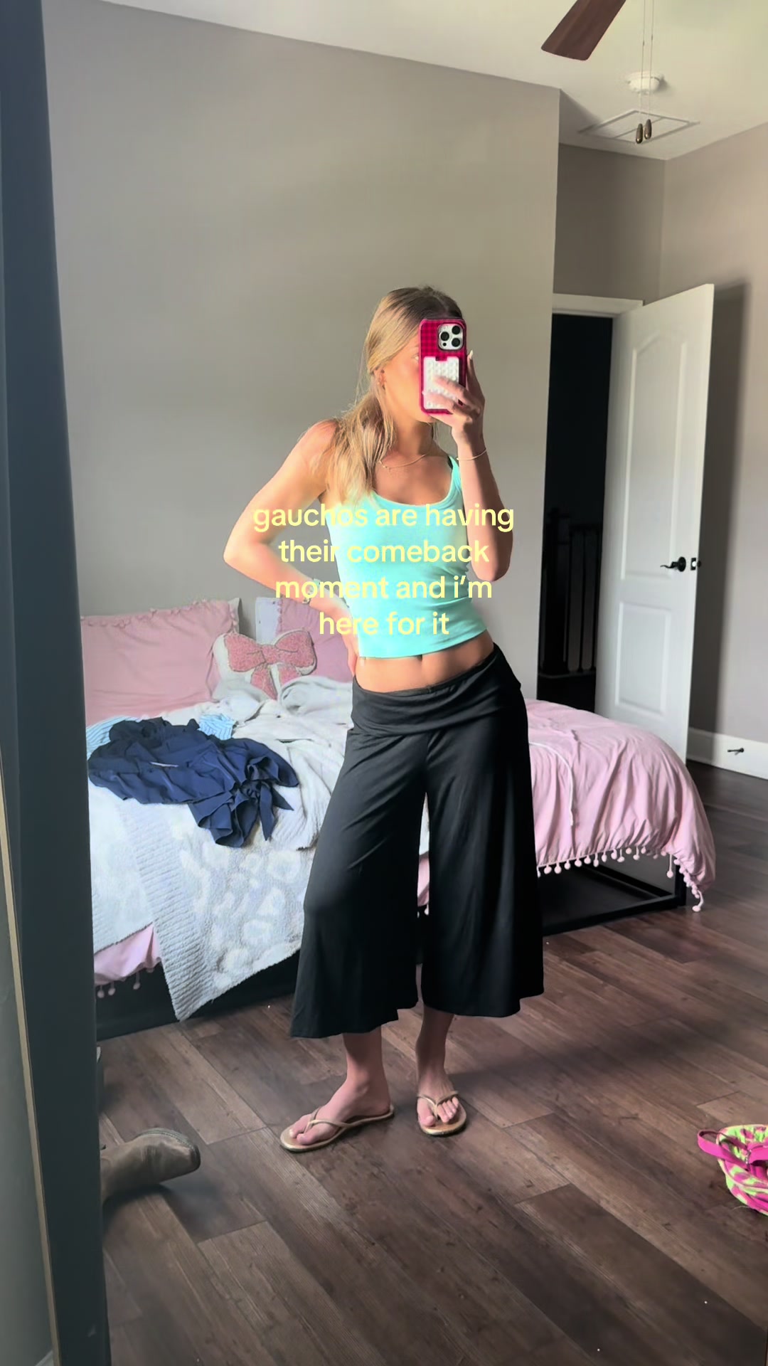 @shopchloemhollis