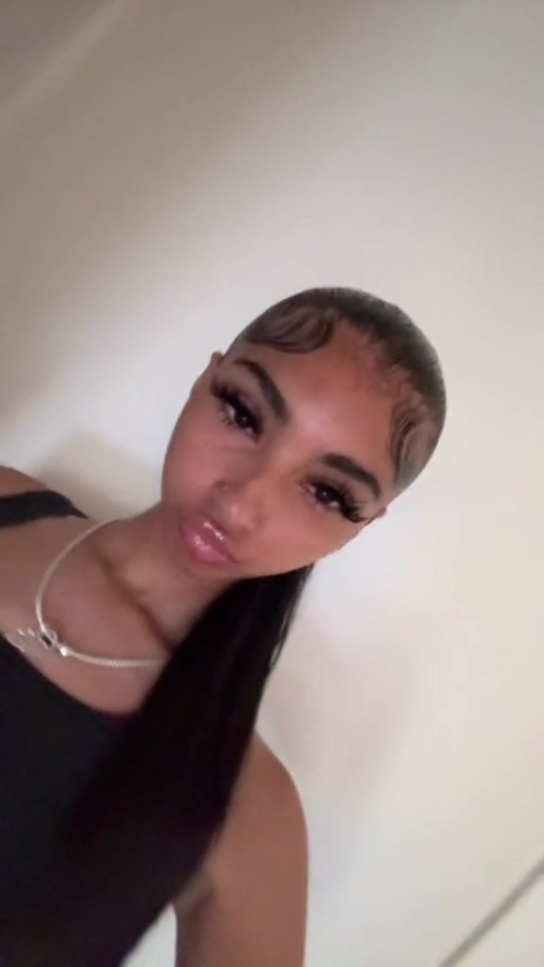 @lolaleilanii