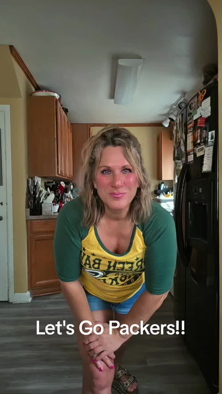 @FoxyRoxyLovesYou