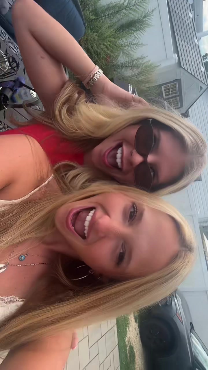 @Chloemangee