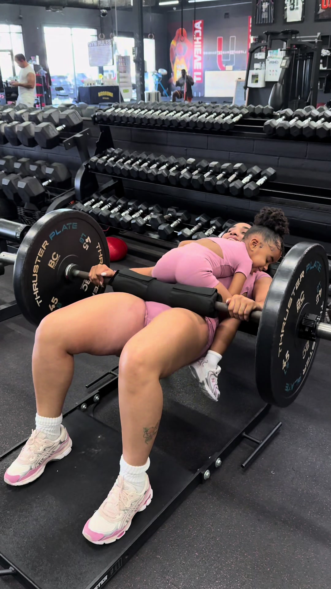 @TomekaRenee