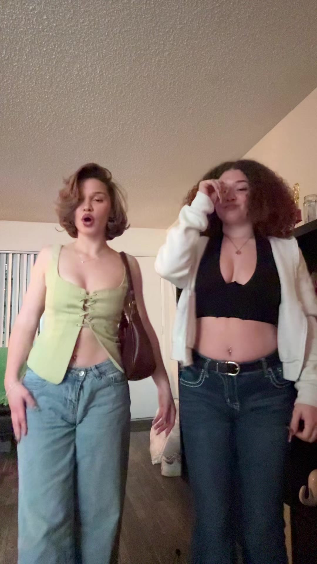 @Carrlyee