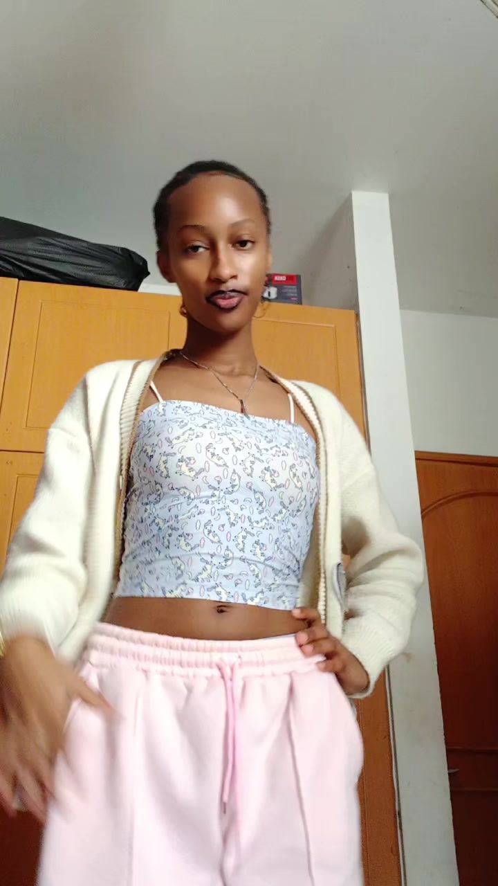 @I'm just a girl🍒🎀