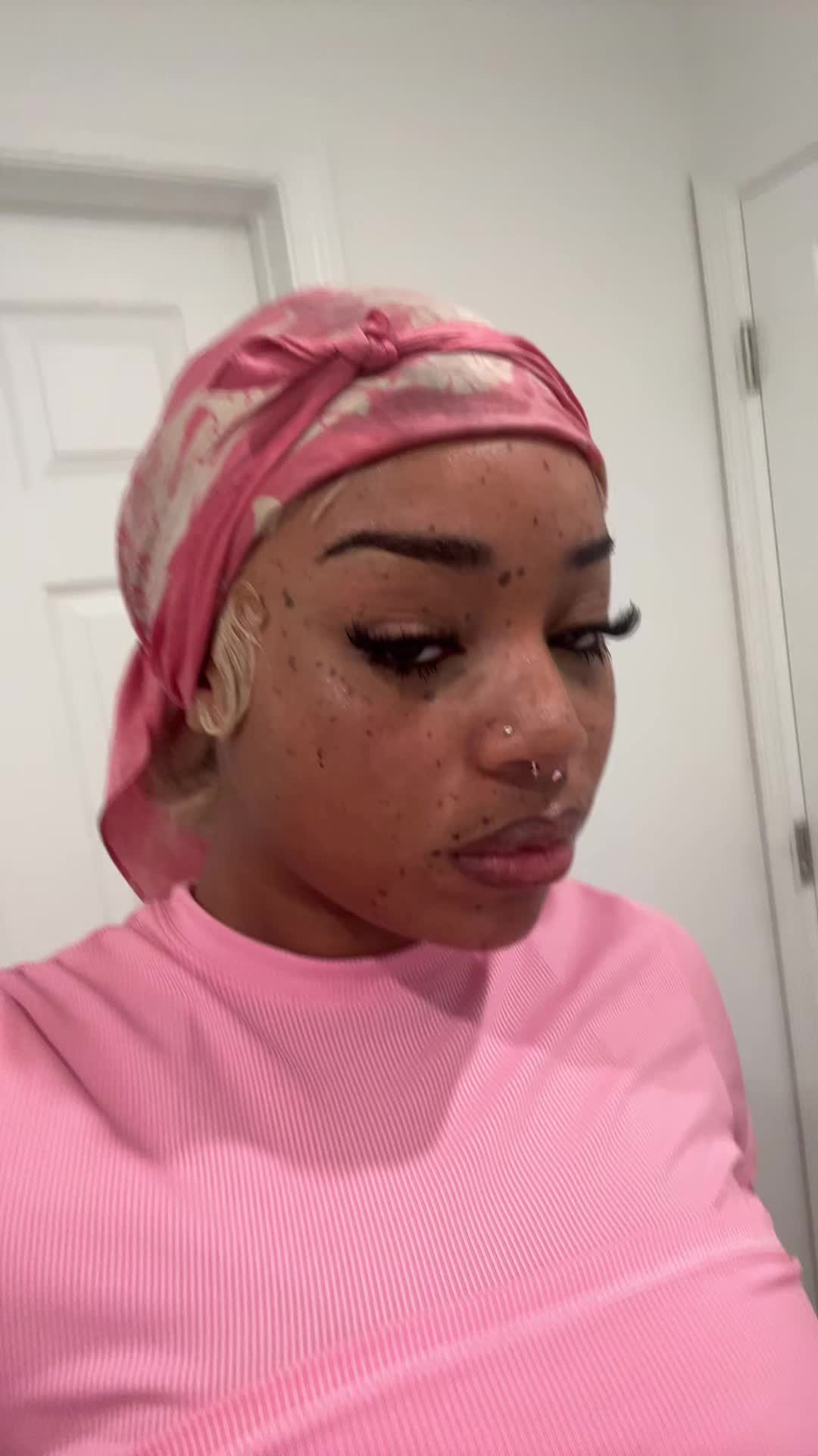 @👩🏽🦰
