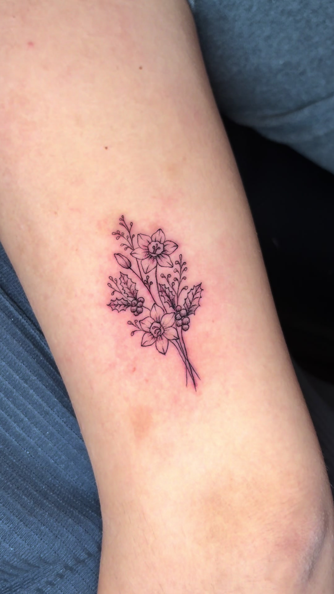 @fineline tattoo artist ❦