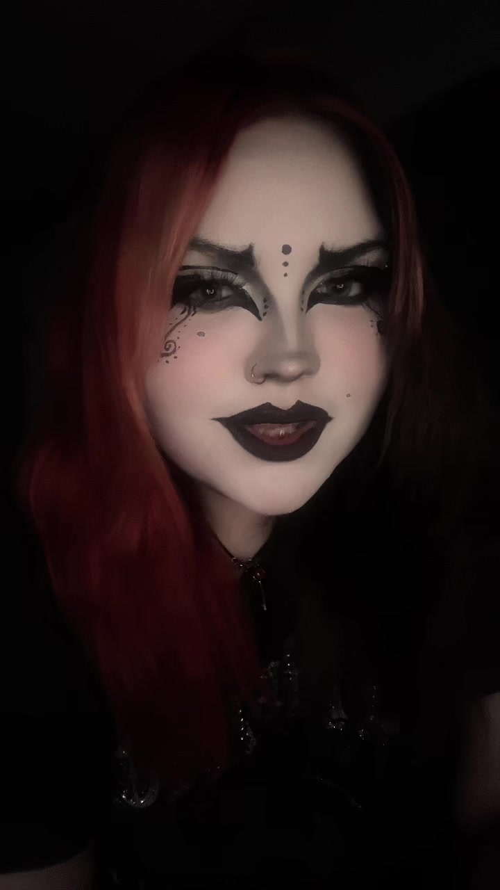 @livingdeadgirliemadz