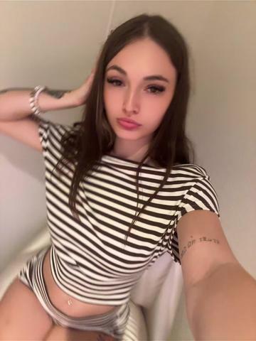 @favwhitegirlkay💰🖤