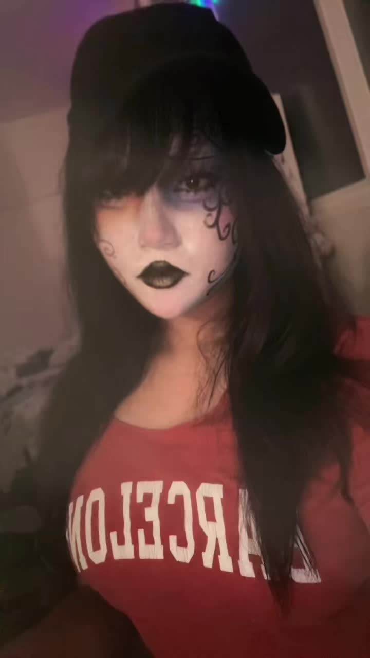 @👾