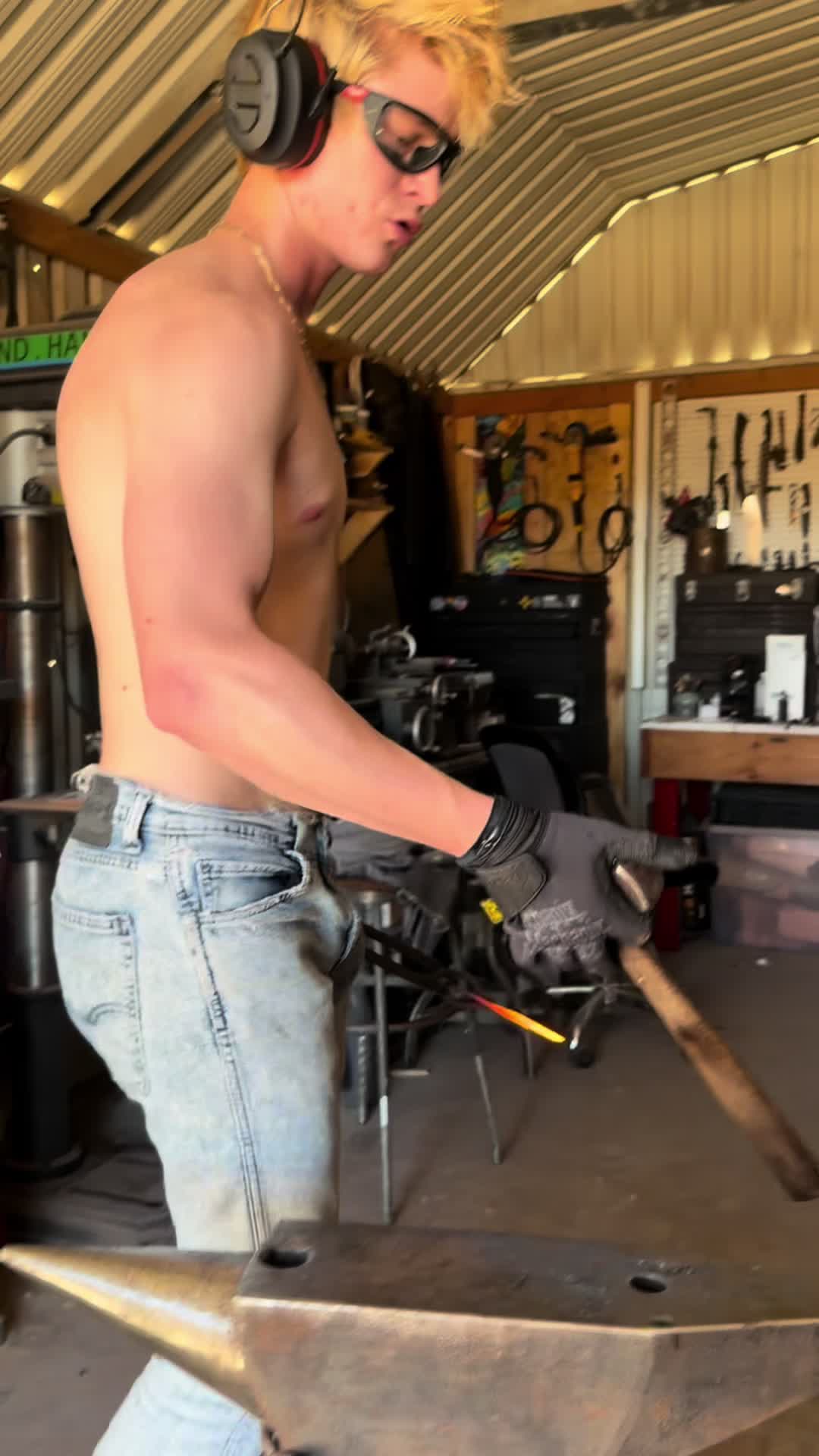 @Ashecravenock