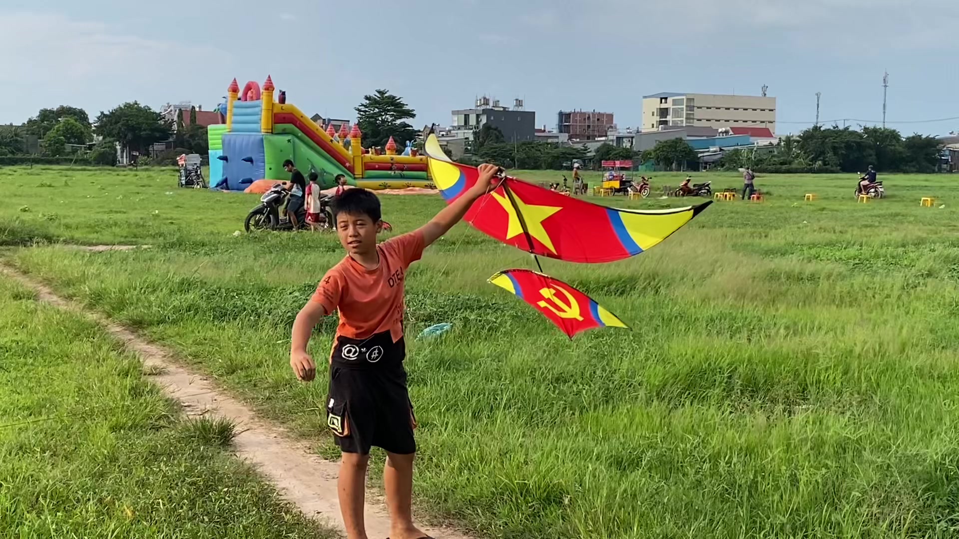 @Thả diều cùng Lợi