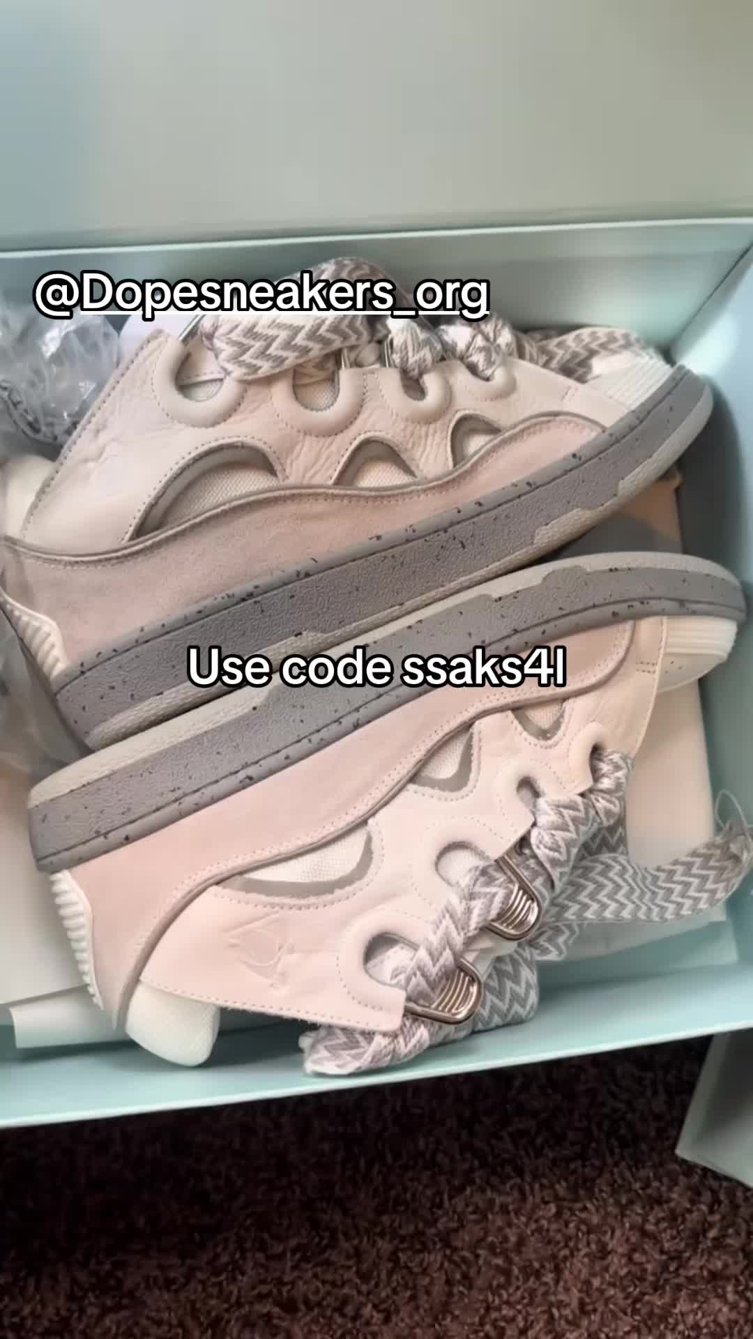 @⃟